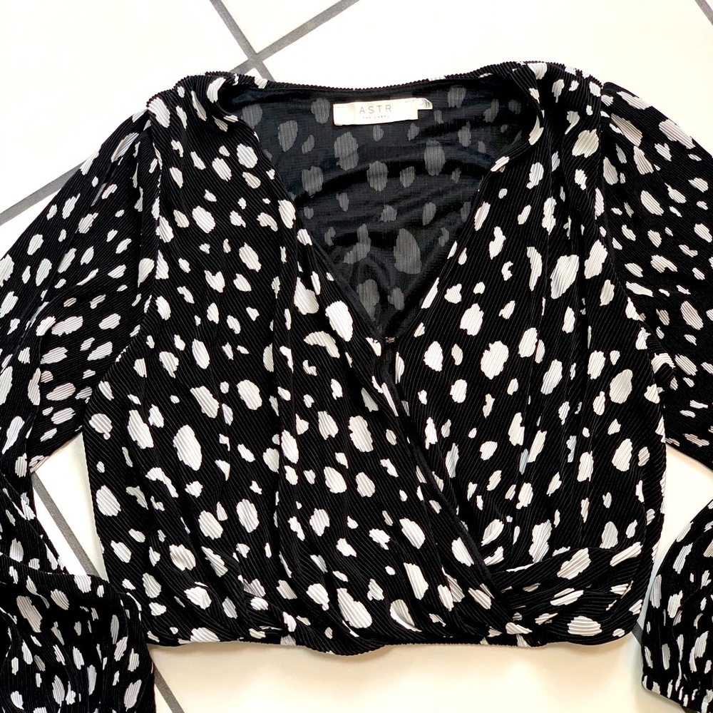 ASTR Label Crop Top